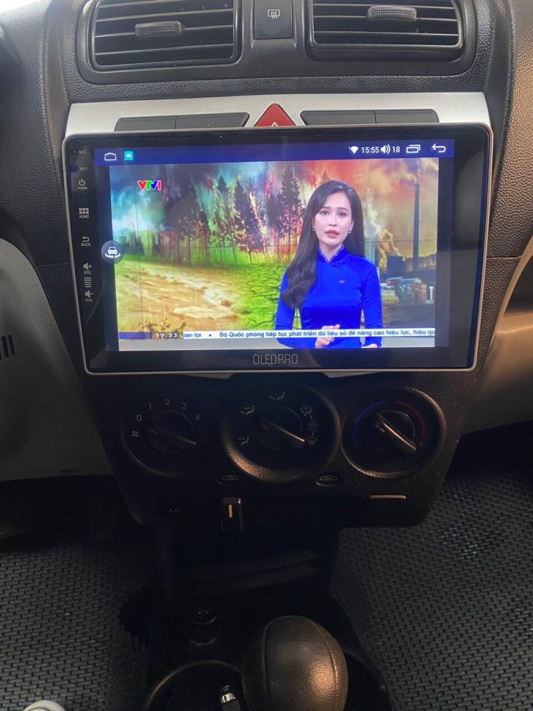 Nâng cấp màn hình Oled cho Kia Morning mang đến trải nghiệm lái xe tuyệt vời với chất lượng hình ảnh sắc nét, màu sắc sống động, góc nhìn siêu rộng và khả năng tiết kiệm năng lượng đến 40%. Thiết kế mỏng nhẹ, dễ lắp đặt cùng tính năng thông minh, kết nối đa dạng giúp việc giải trí trên xe trở nên tiện lợi hơn bao giờ hết. Màn hình Oled còn bảo vệ mắt tối ưu và được bảo hành chính hãng trong 3 năm. Với những ưu điểm vượt trội, màn hình Oled chính là sự lựa chọn sáng đẹp và hoàn hảo để nâng tầm xế yêu Kia Morning.